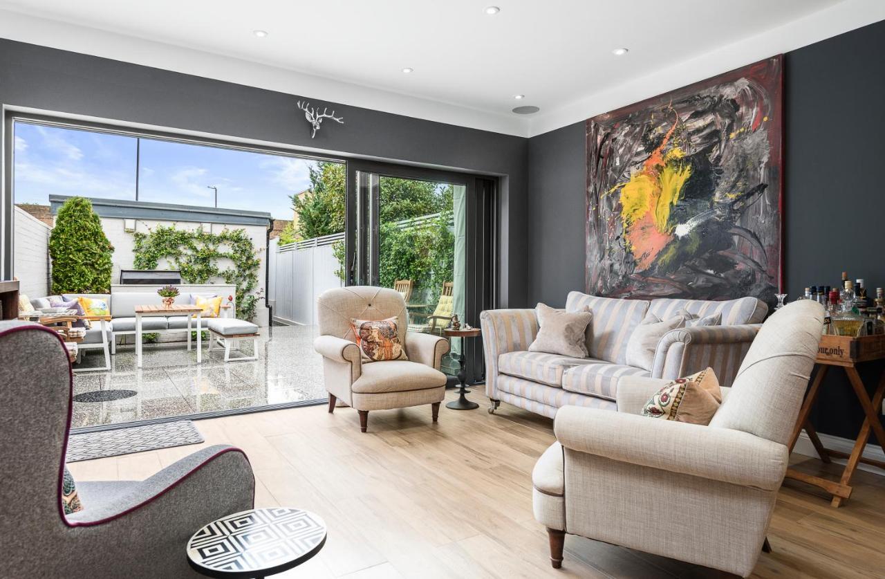 Windsorian Experience Apartment Bagian luar foto