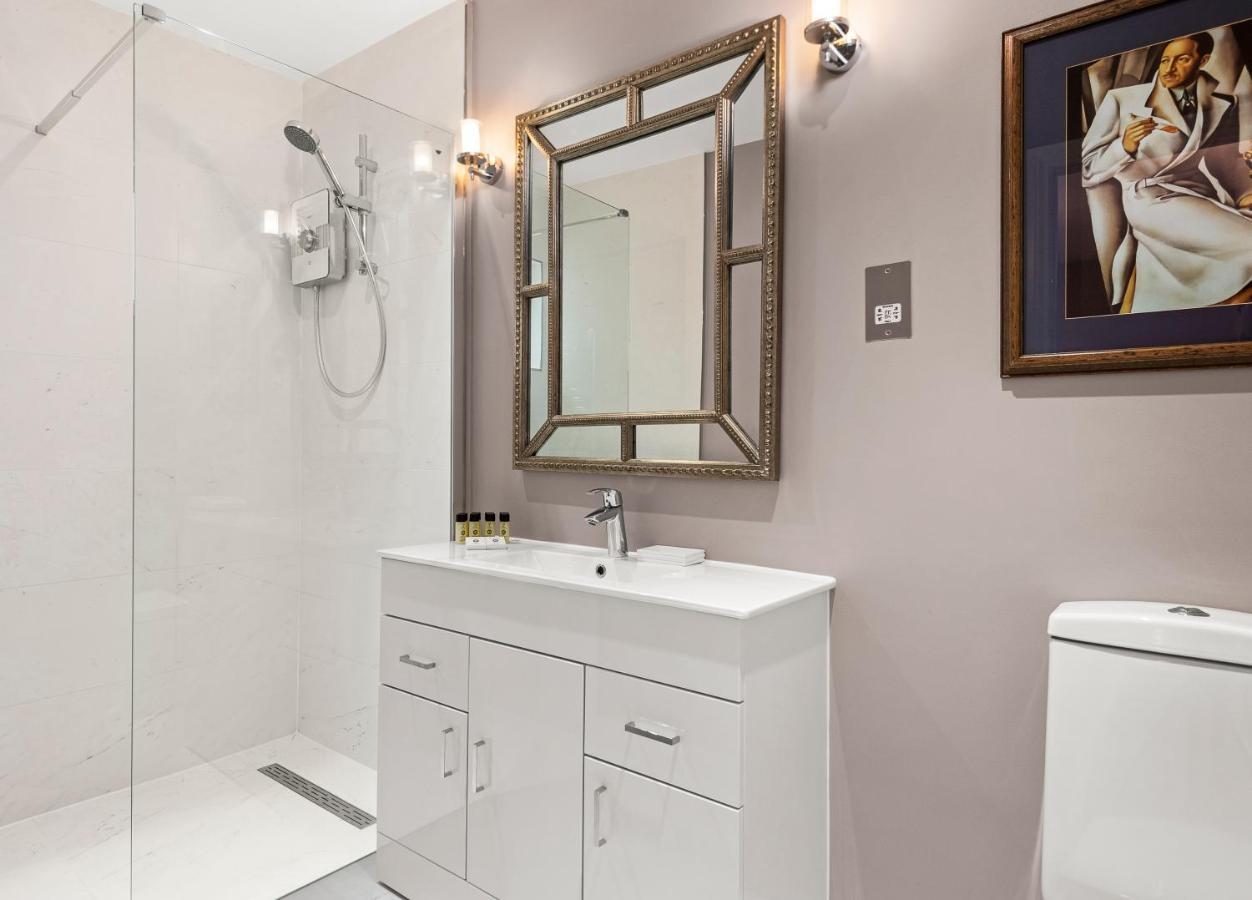 Windsorian Experience Apartment Bagian luar foto