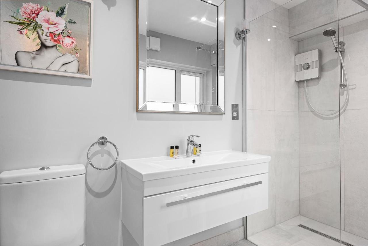 Windsorian Experience Apartment Bagian luar foto