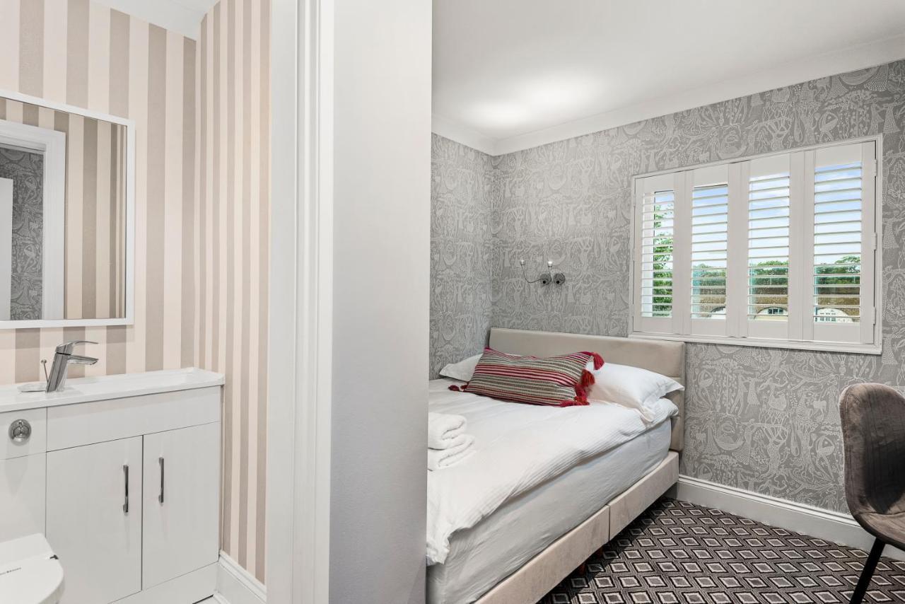 Windsorian Experience Apartment Bagian luar foto