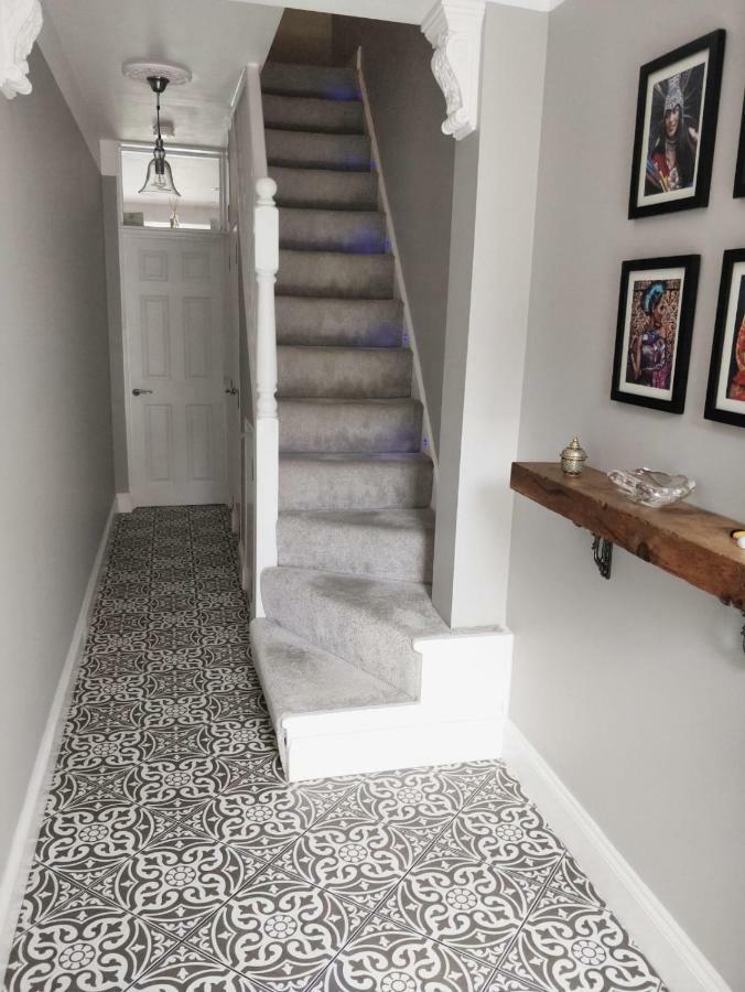 Windsorian Experience Apartment Bagian luar foto